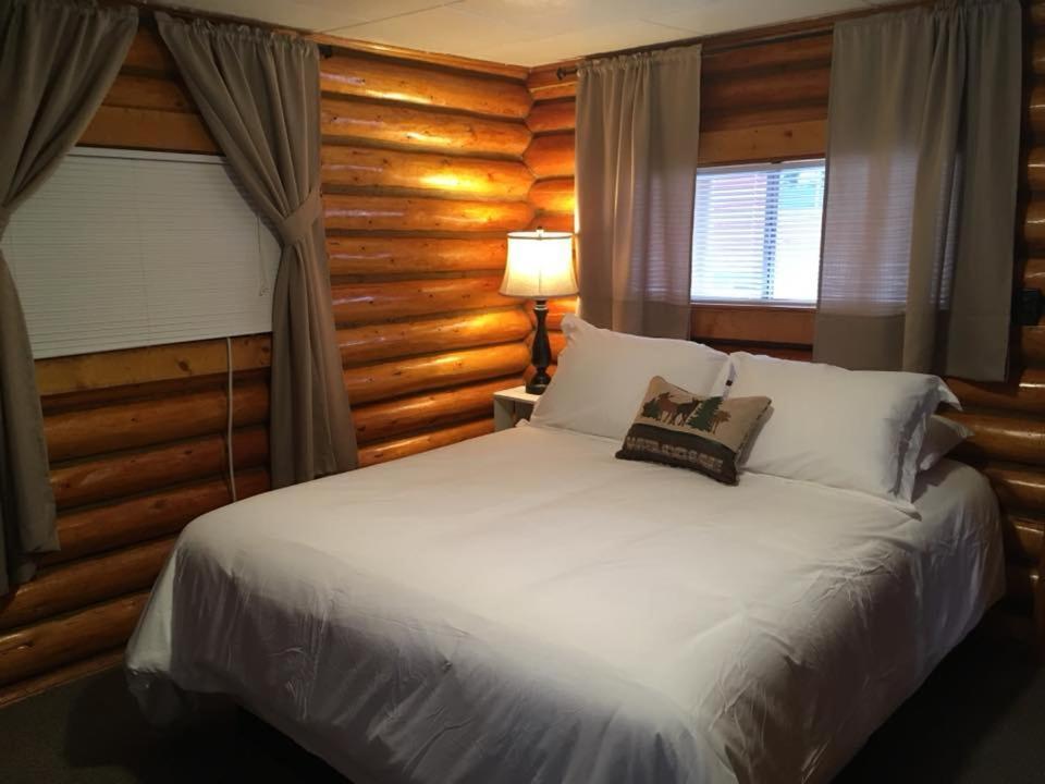 Sportsman'S Lodge Ennis Dış mekan fotoğraf